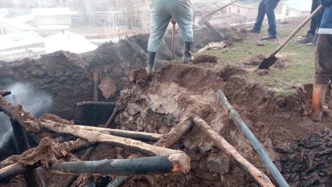 Özalp'ta odunlukta çıkan yangın hasara neden oldu