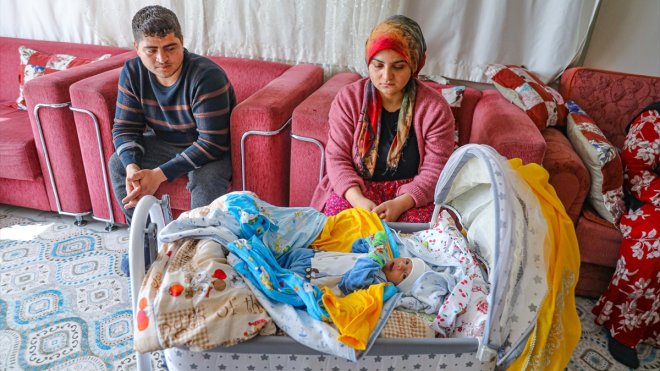 VAN - 5 yıl bekledikleri bebek depremzede çifte Umut oldu1