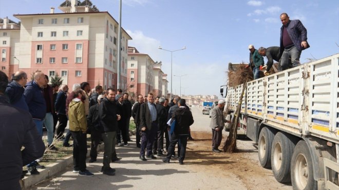 Van'da çiftçilere 31 bin meyve fidanı dağıtıldı