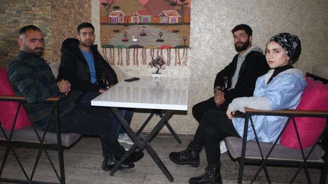 "Konuşan Eller" kafesi işitme engelli depremzedelerin buluşma noktası oldu