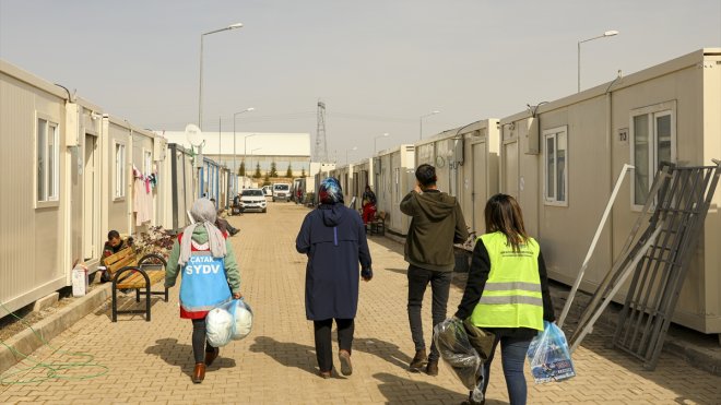 Van Valiliği depremlerden etkilenen Malatya'da yaraları sarıyor