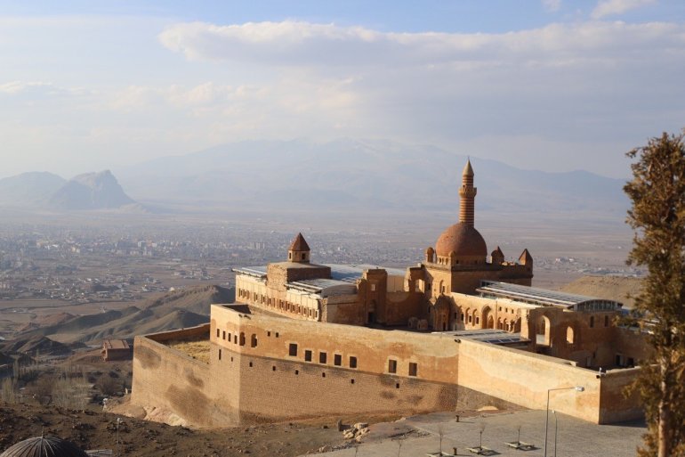 Yapımı 99 yıl süren tarihi saray: İshak Paşa Sarayı1
