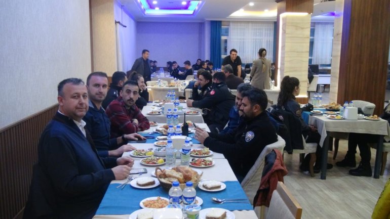 Ağrı Emniyet Müdürü Aydın, iftarını polislerle birlikte açtı3