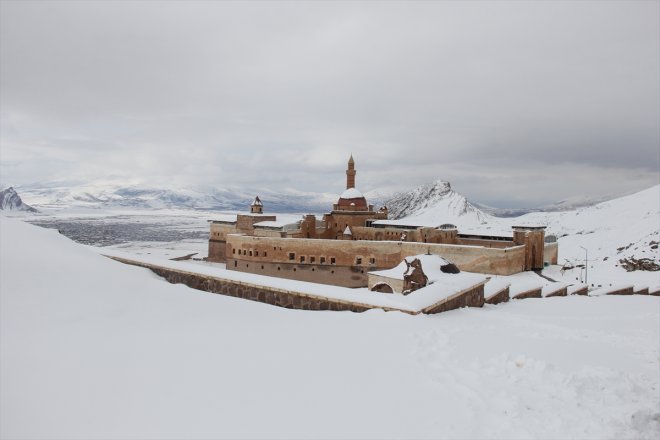 AĞRI İshak Sarayı manzarasıyla ilkbaharda - ağırlıyor Paşa karlı ziyaretçilerini 13