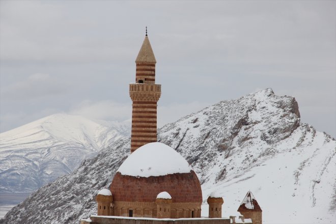 AĞRI ilkbaharda - manzarasıyla Paşa ağırlıyor İshak karlı ziyaretçilerini Sarayı 4
