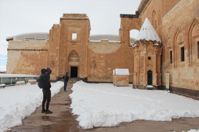 ağırlıyor AĞRI ilkbaharda - karlı Sarayı manzarasıyla ziyaretçilerini Paşa İshak 5