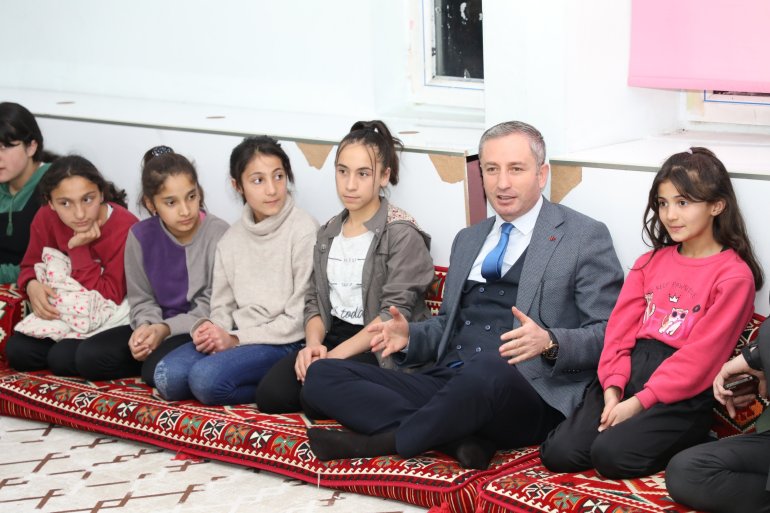 Ağrı Milli Eğitim Müdürü Kökrek, iftarını açtığı öğrencilerin sinema talebini geri çevirmedi4