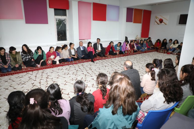 Ağrı Milli Eğitim Müdürü Kökrek, iftarını açtığı öğrencilerin sinema talebini geri çevirmedi5