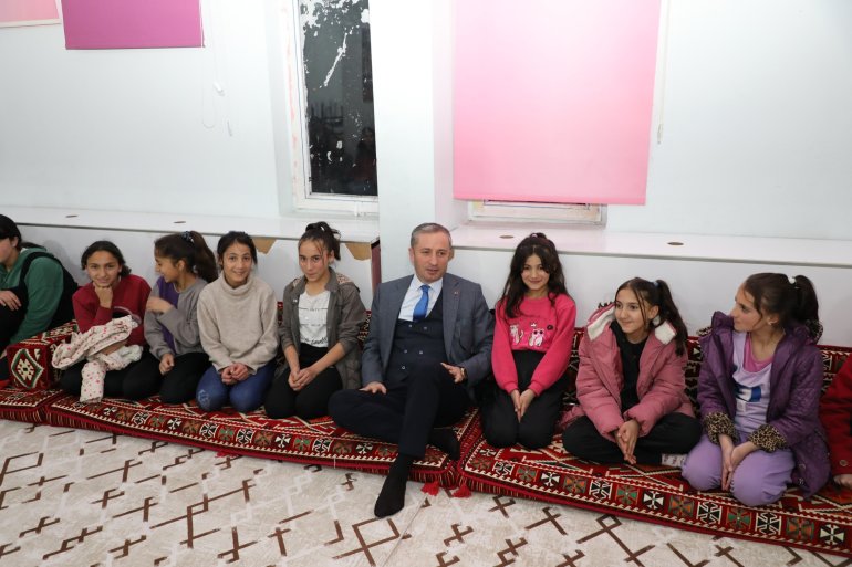 Ağrı Milli Eğitim Müdürü Kökrek, iftarını açtığı öğrencilerin sinema talebini geri çevirmedi7