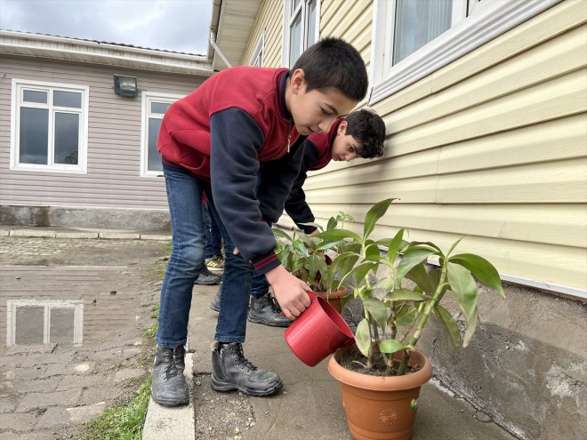 başarı emek Ağrılı yetiştirerek çiçek kavrıyor ile öğrenciler ilişkisini 2