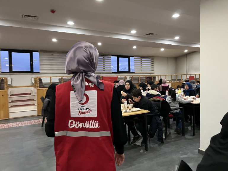 Ağrılı yetimler Kızılay