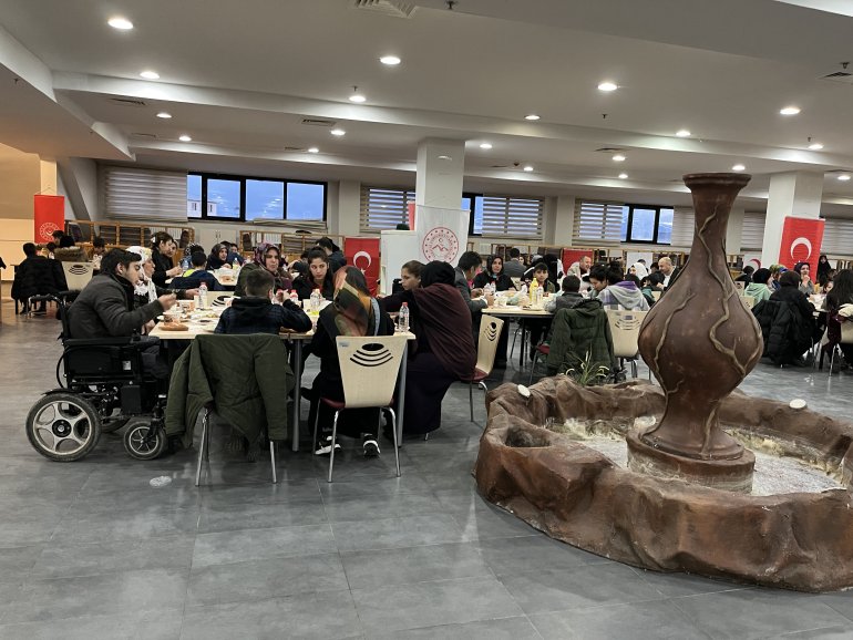 Ağrılı yetimler Kızılay