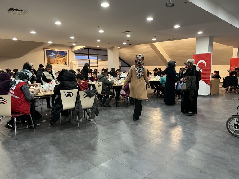 Ağrılı yetimler Kızılay