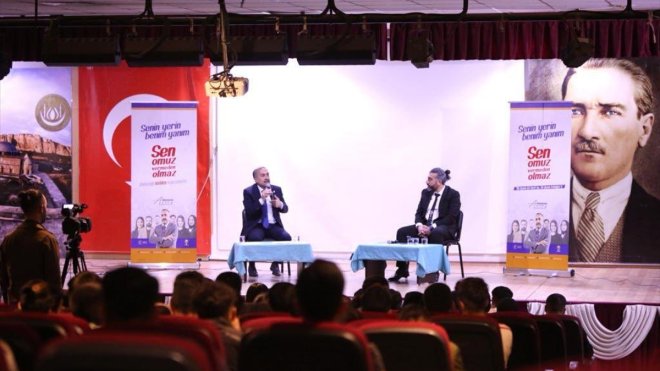 AK Parti Van Milletvekili Arvas, gençlerin sorularını yanıtladı