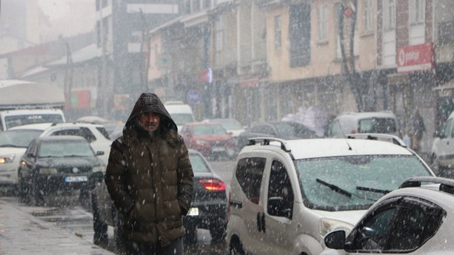 Bingöl'de kar yağışı etkili oldu