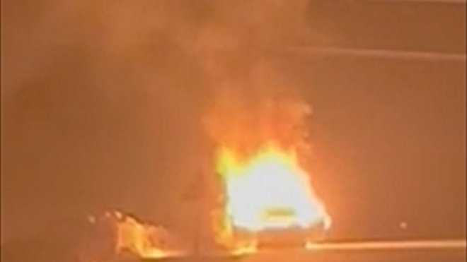 Bingöl'de seyir halindeki otomobil yandı