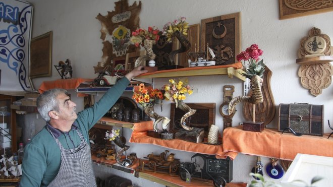 Bitlisli usta koç boynuzlarını dekoratif ürünlere dönüştürüyor1