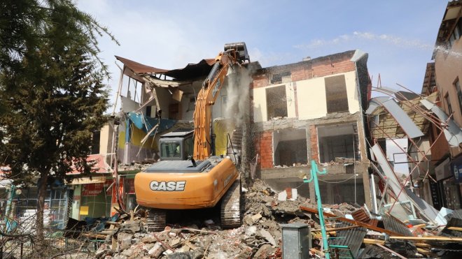 Depremde hasar gören Darende