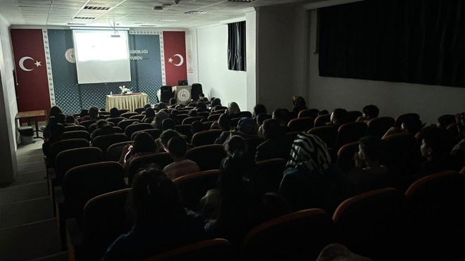 Elazığ'da depremzede çocuklar için sinema etkinliği