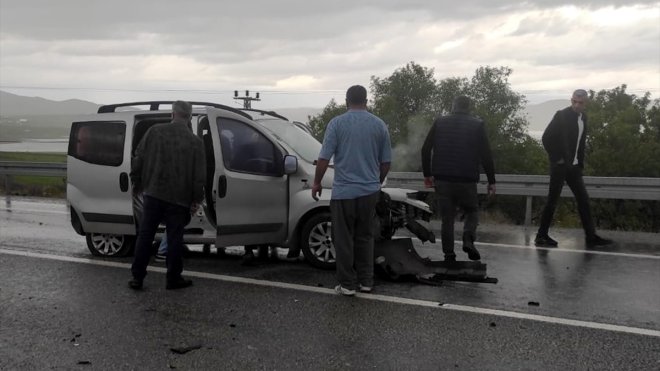 Elazığ'da zincirleme trafik kazasında 1 kişi öldü, 2 kişi yaralandı