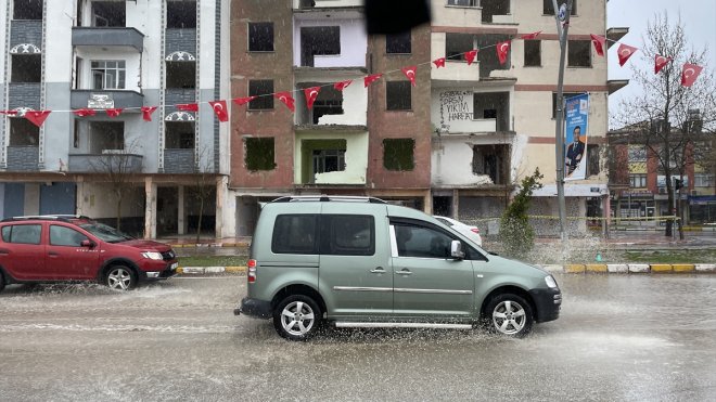 Elazığ'da sağanak etkili oldu