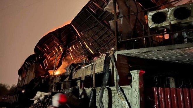 Elazığ'da tavuk işletme fabrikasında çıkan yangın söndürüldü