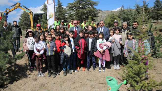 Elazığ’da Deprem Şehitleri Hatıra Ormanına fidan dikildi1