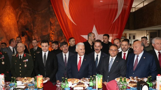 AK Parti Genel Başkanvekili Yıldırım, Erzincan'da bayramlaşma töreninde konuştu: