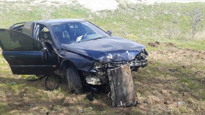 Erzincan'da şarampole devrilen otomobildeki 3 kişi yaralandı