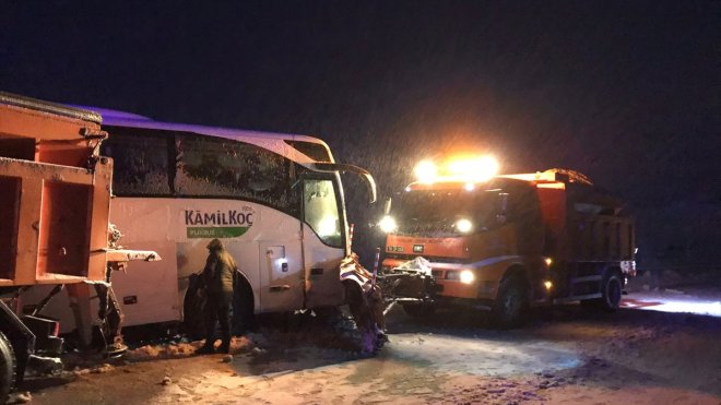 Erzincan'da zincirleme trafik kazasında 8 kişi yaralandı