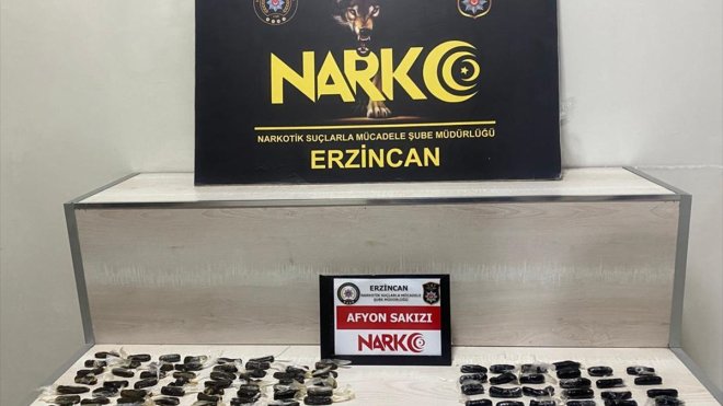 Erzincan'da yuttukları uyuşturucuyla seyahat eden İran uyruklu zanlılar tutuklandı