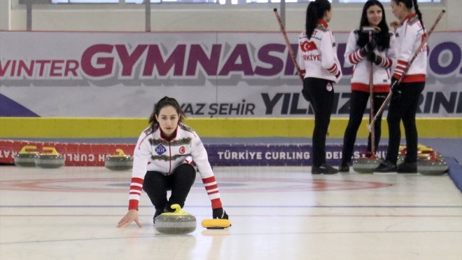 Dünya Kadınlar Curling Şampiyonası'nda ilk 8'e giren milli curlingciler, olimpiyatlara odaklandılar