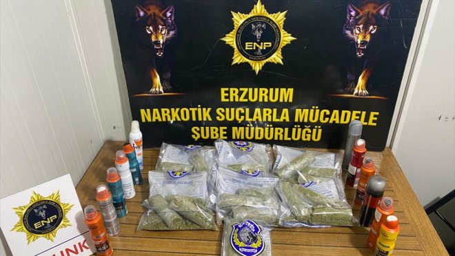 ERZURUM - Saç sprey tüplerine gizlenmiş 5 kilo 4 gram uyuşturucu ele geçirildi1