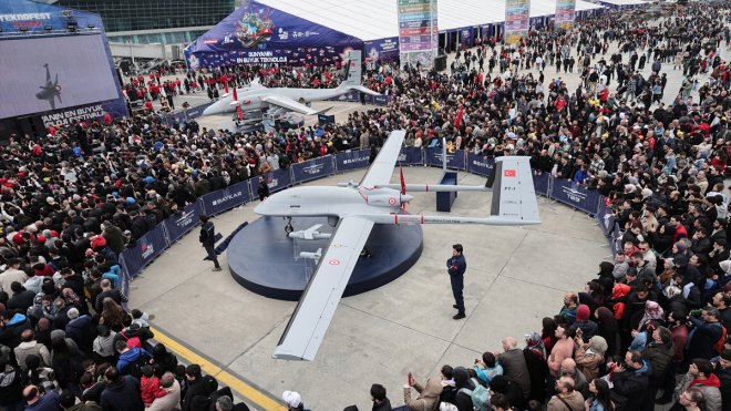 TEKNOFEST'te ilk kez sergilenen Bayraktar TB3'e yoğun ilgi