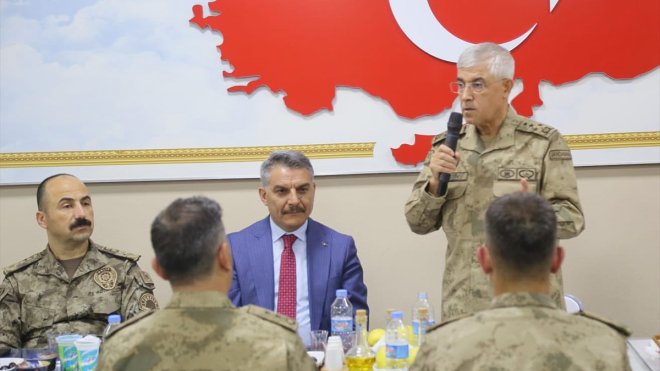 Jandarma Genel Komutanı Orgeneral Çetin, Tunceli’de güvenlik güçleriyle iftar yaptı1