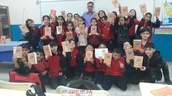 Kağızman'da öğrencilerin yazdığı hikayeler kitaplaştırıldı