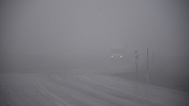 Kars-Kağızman kara yolunda yoğun sis etkili oldu
