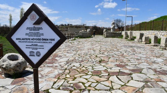 Depremden sonra kapatılan Arslantepe Höyüğü kademeli ziyarete açıldı