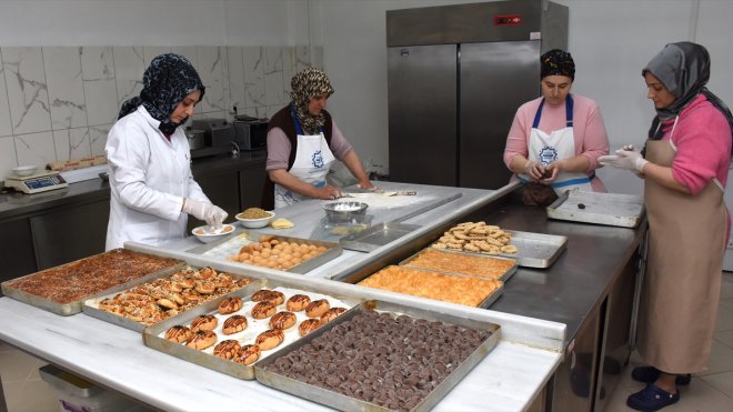 MALATYA - Depremzede kadınları kooperatif çatısında yeniden üretime başladı1