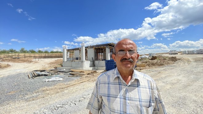 Malatya'da depremzedeler için köy tipi konutların inşası sürüyor