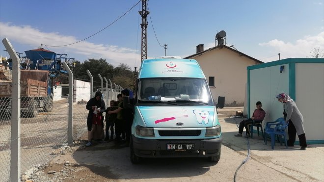 Malatya'da depremzedelere gezici klinikle ağız ve diş sağlığı hizmeti