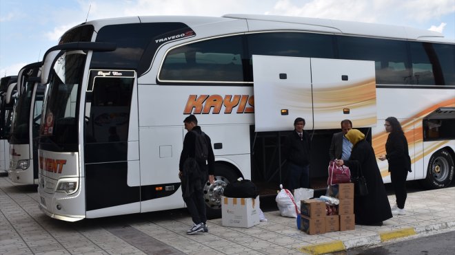 Malatya'dan ayrılan depremzedelerin kente dönüşü sürüyor