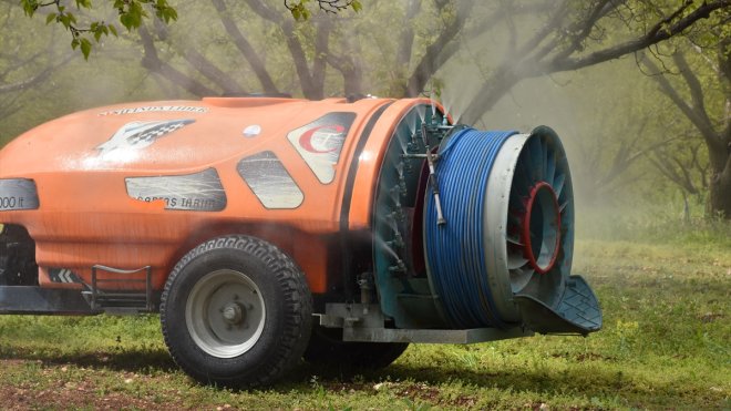 MALATYA - Kayısı bahçeleri ilaçlanıyor1