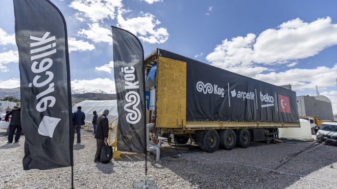 Mobil çamaşır yıkama tırı Malatya'da depremzedelere hizmet veriyor