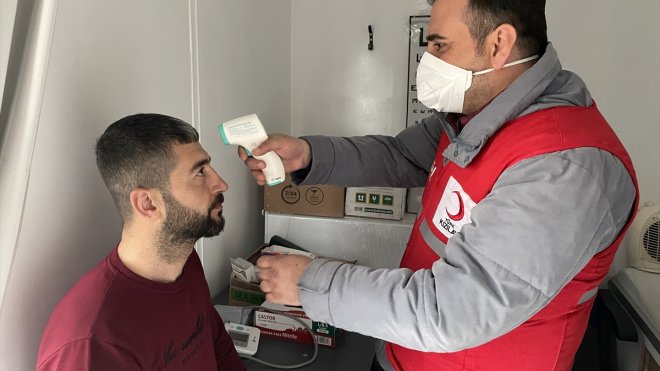 Türk Kızılay mobil sağlık aracı, Malatya'da depremzedelere hizmeti sürdürüyor