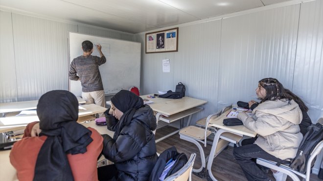 Malatyalı depremzede öğrenciler, konteyner sınıflarda LGS'ye hazırlanıyor