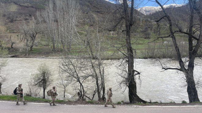 Munzur Çayı'nda kaybolan 3 kişiyi arama çalışmaları devam ediyor