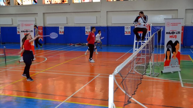 Muş'ta basketbol, voleybol ve badminton müsabakaları başladı