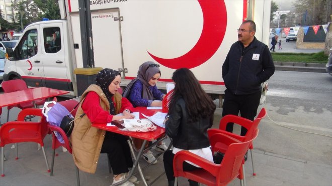 Tatvan'da kan bağışı kampanyasına vatandaşlar ilgi gösterdi