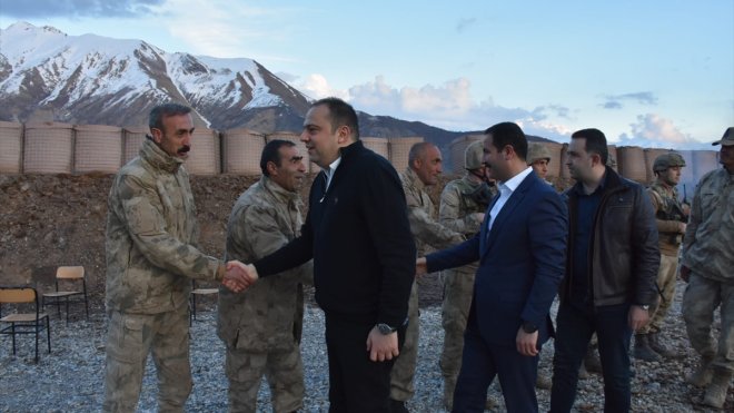 Tatvan Kaymakamı Demir üs bölgesindeki güvenlik güçlerini ziyaret etti